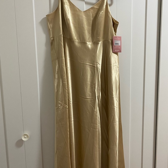 Never before worn, tag still included :D - Picture 4 of 4